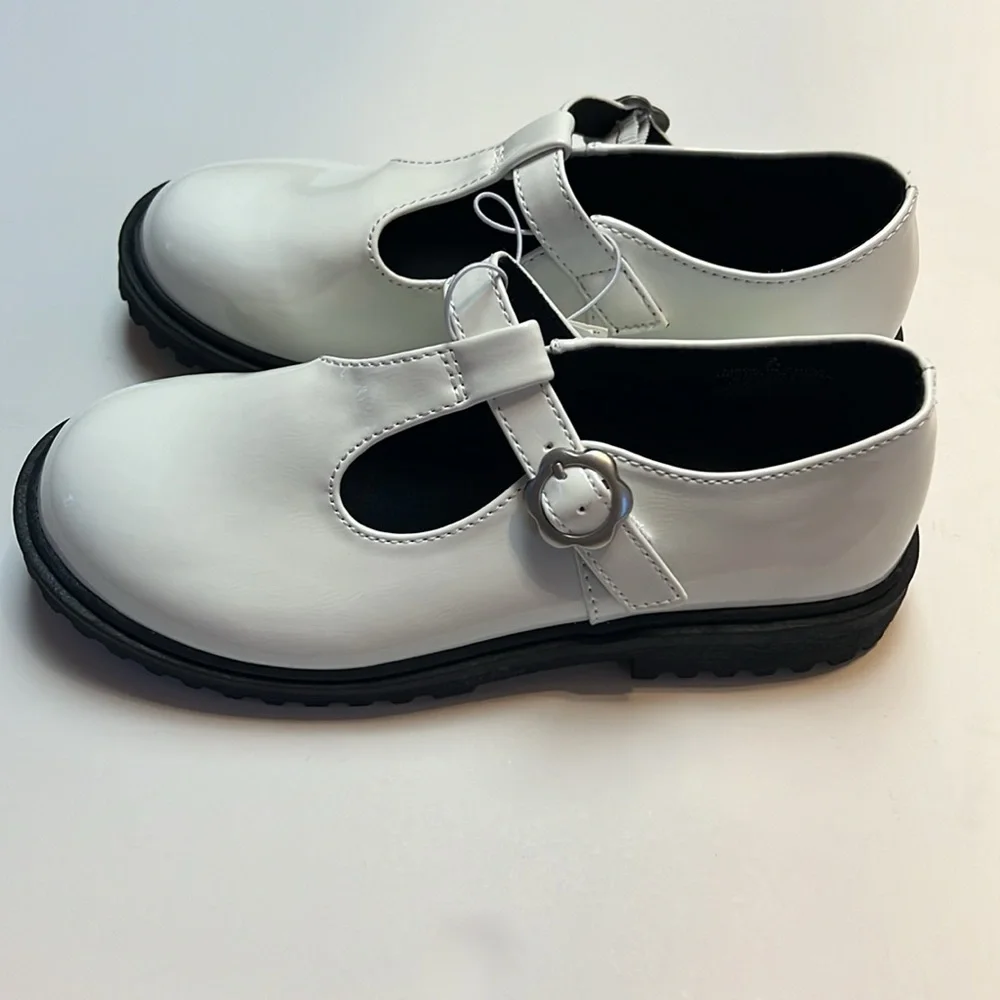 Old Navy Mary Jane Shoes Chunky White Patent Leather Dress Flower Buckle New